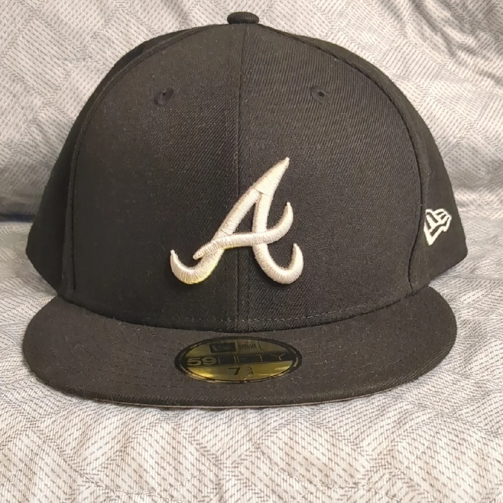 New Era Black Cap with White Embroidered Logo - Picture 1 of 16